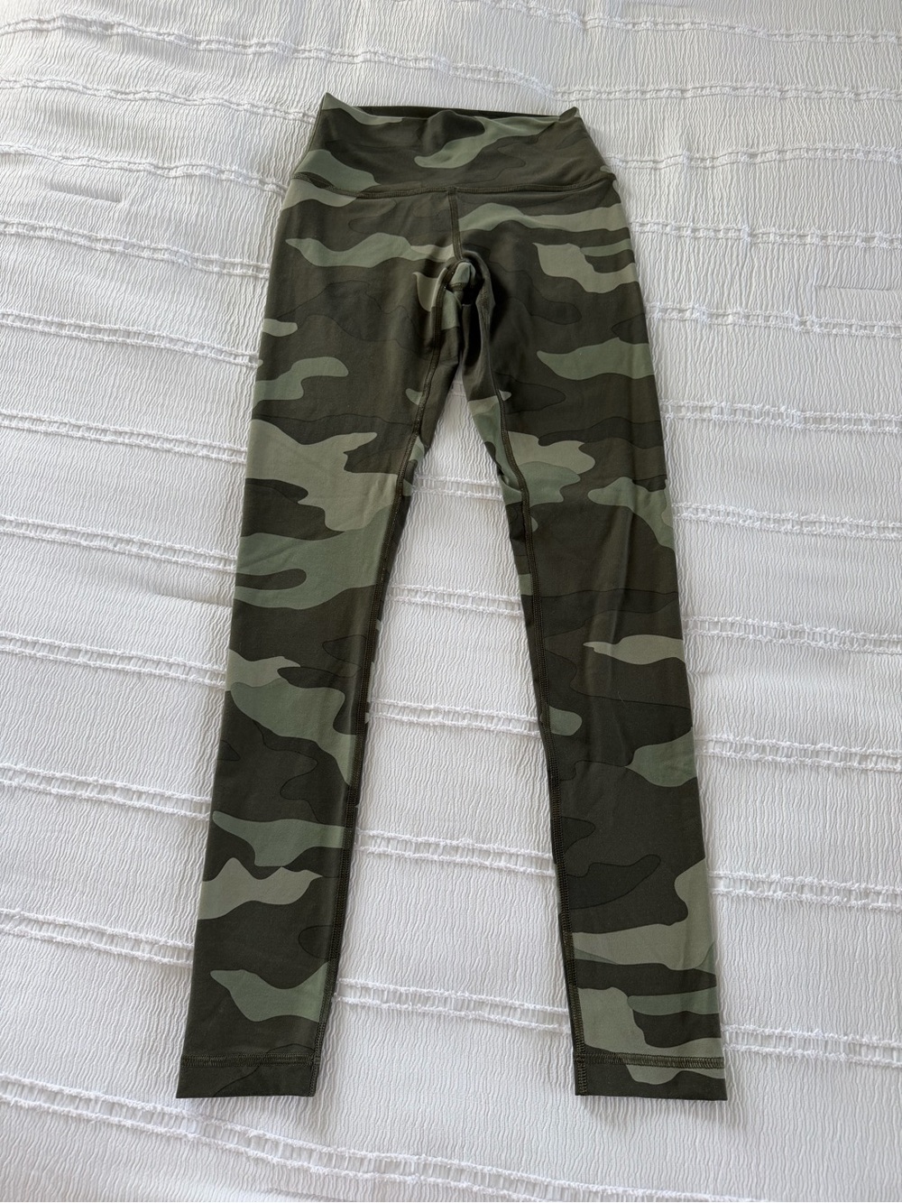 PINK Victoria's Secret Ultimate Camo Leggings